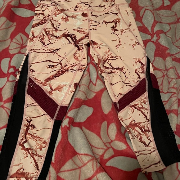 I sell pants for $10. Vendo pantalones a $10. - Picture 7 of 9